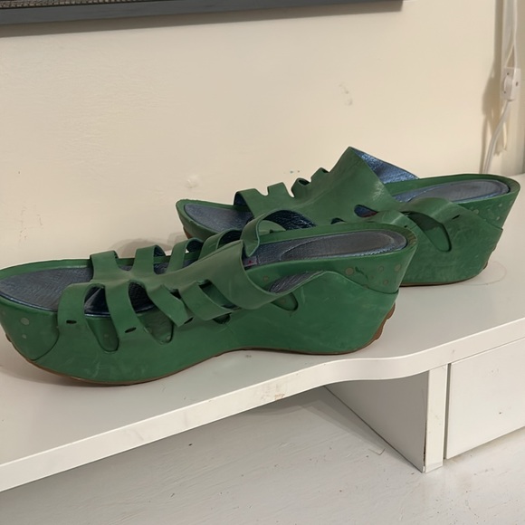 TSUBO Green slip on platform sandals - Picture 4 of 7